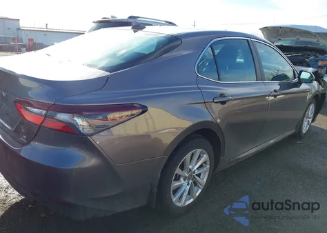 2023 Toyota Camry Le z USA, uszkodzony, nr VIN 4T1C11BK5PU092770